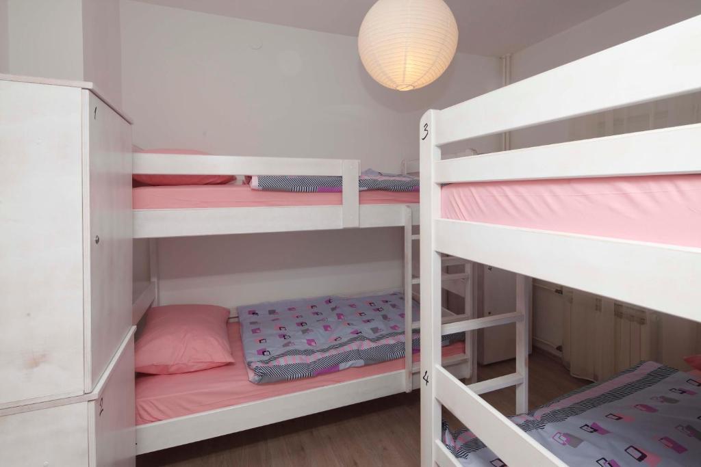 ザグレブ ポジティヴァ ホステルホステル 部屋 写真