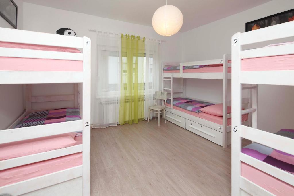 ザグレブ ポジティヴァ ホステルホステル 部屋 写真